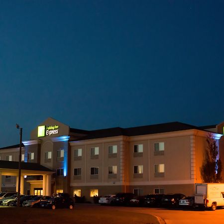 Holiday Inn Express Devils Lake By Ihg Екстериор снимка