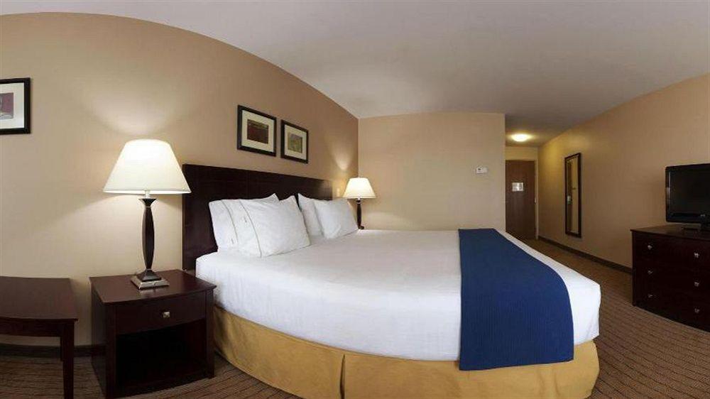 Holiday Inn Express Devils Lake By Ihg Екстериор снимка