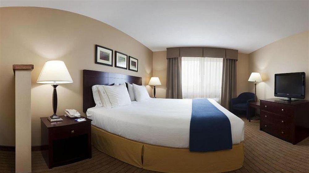 Holiday Inn Express Devils Lake By Ihg Екстериор снимка