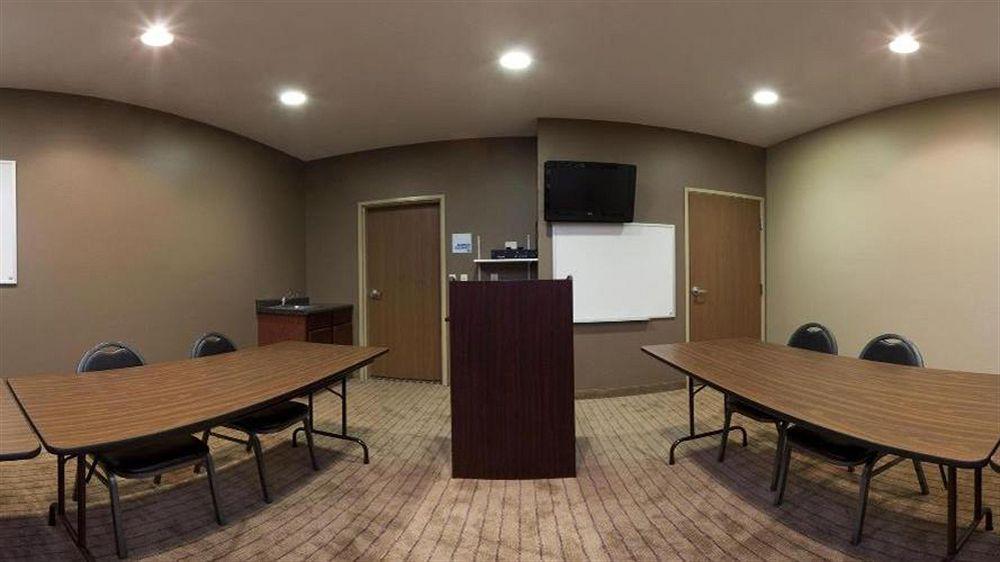 Holiday Inn Express Devils Lake By Ihg Екстериор снимка