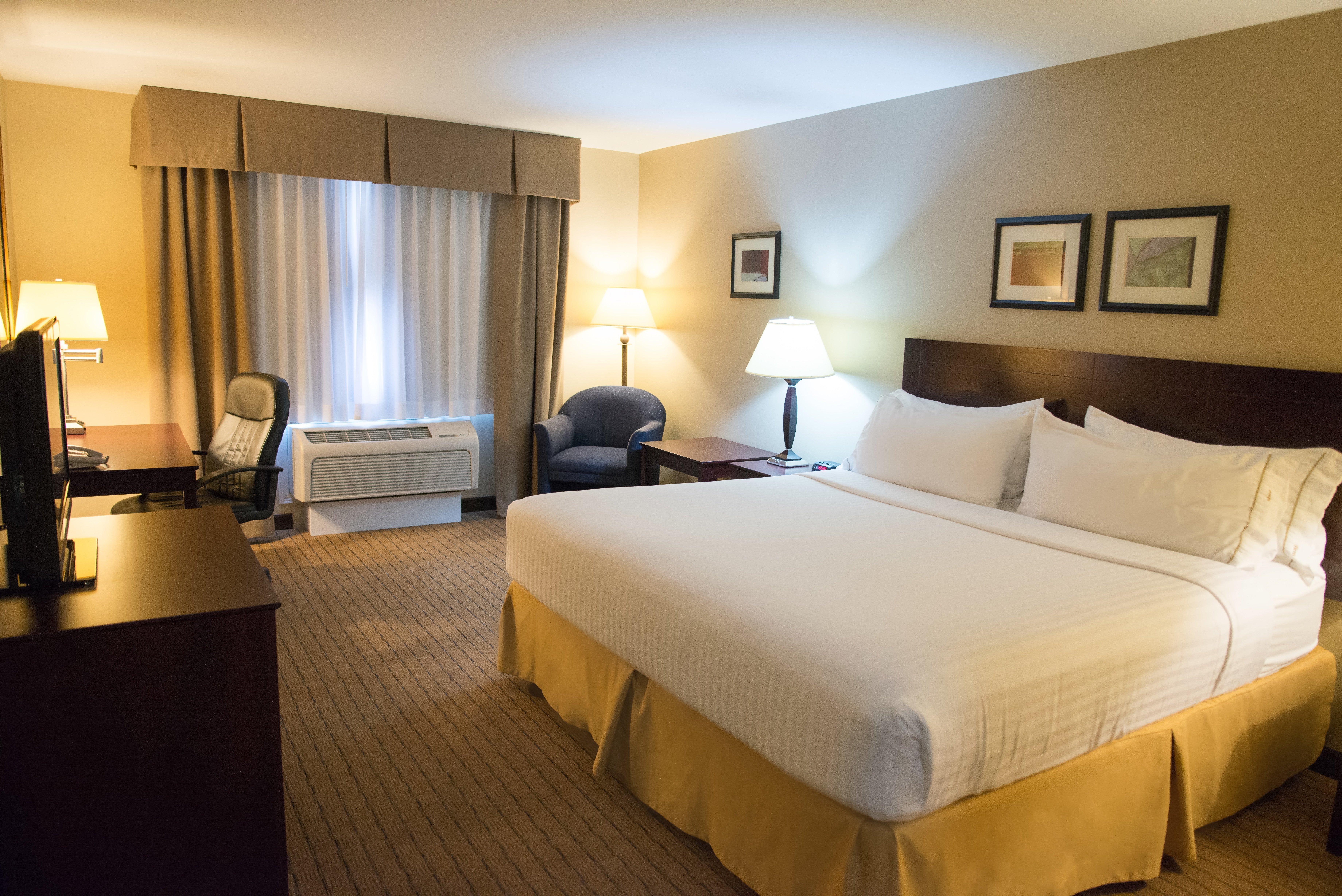 Holiday Inn Express Devils Lake By Ihg Екстериор снимка