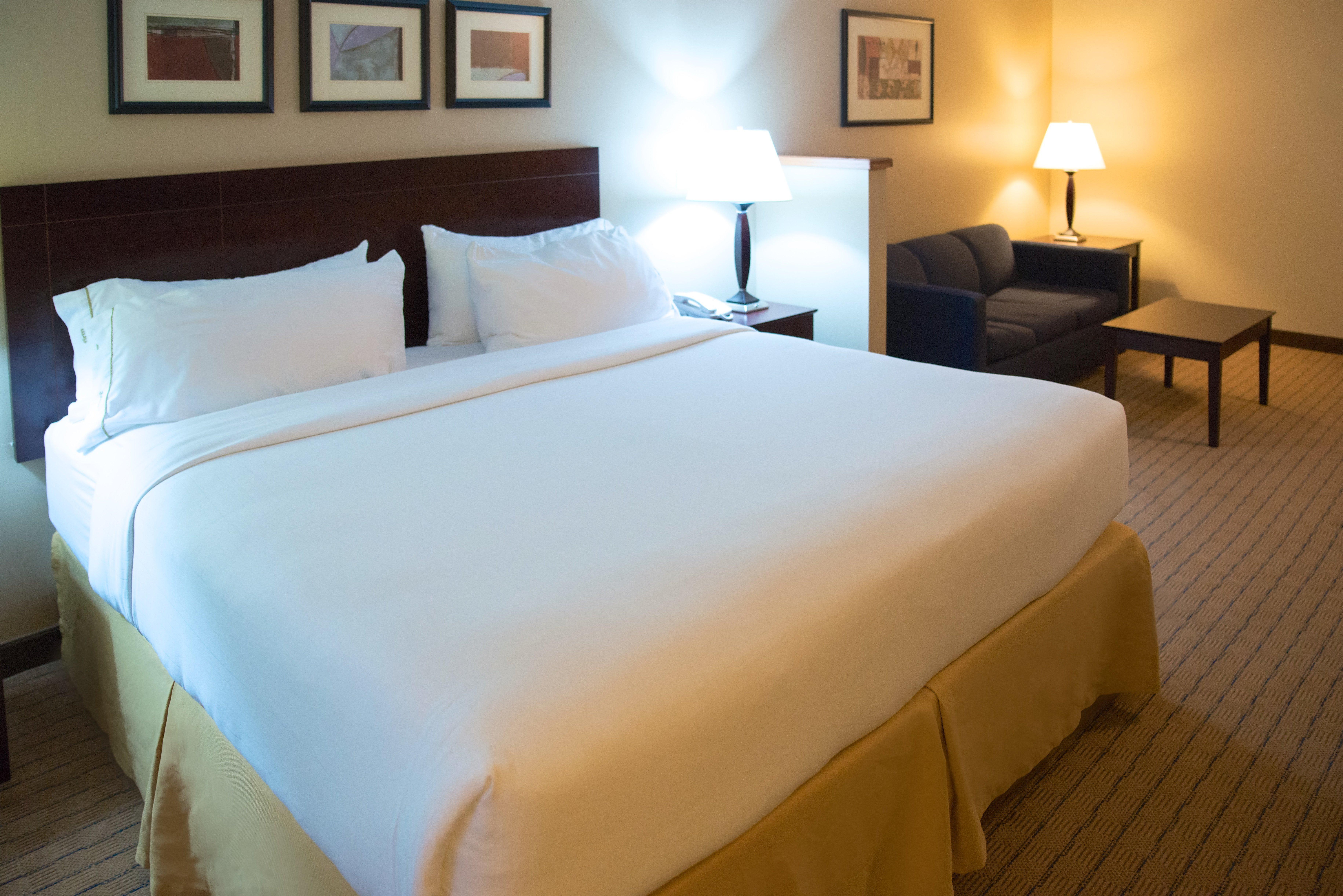 Holiday Inn Express Devils Lake By Ihg Екстериор снимка