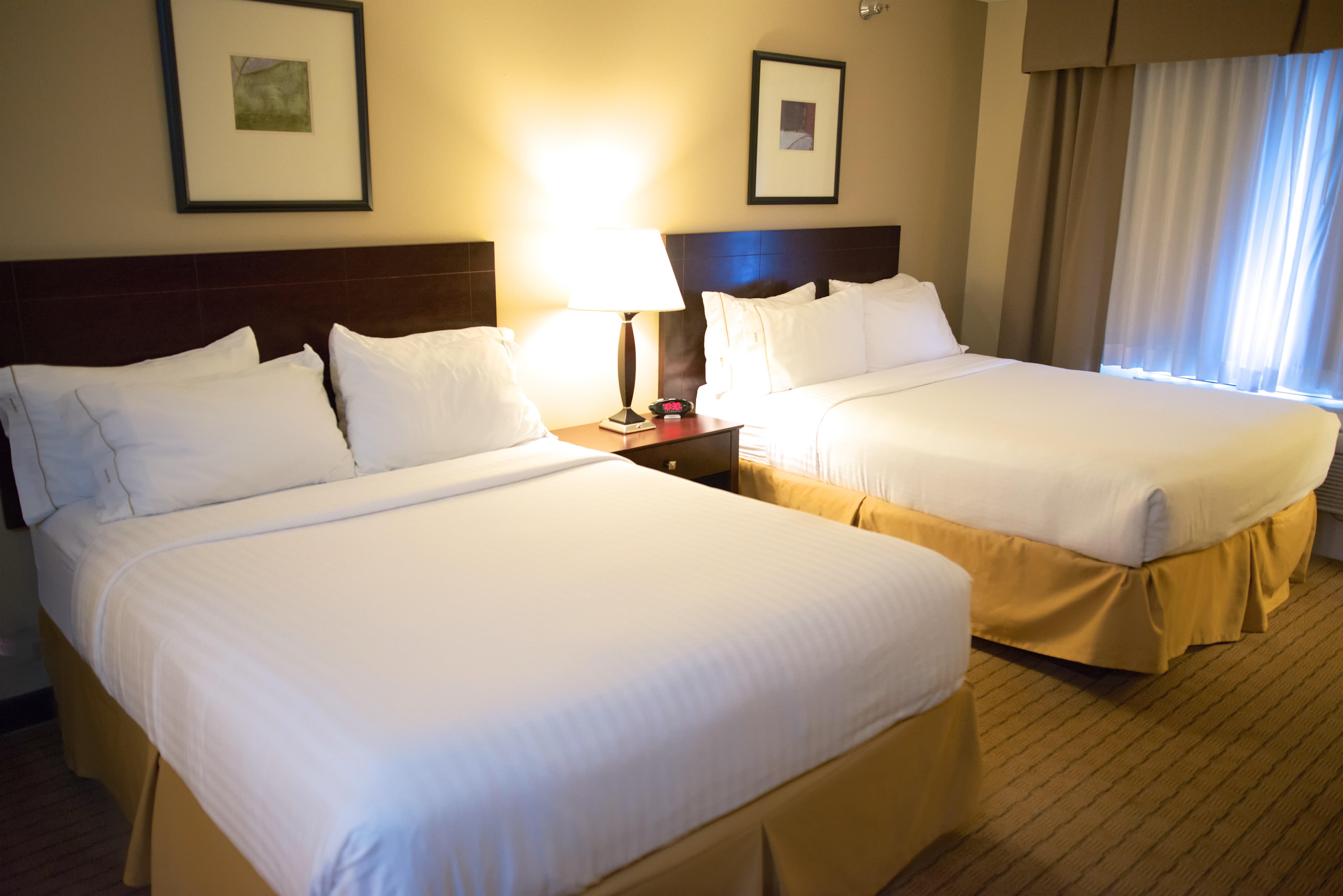 Holiday Inn Express Devils Lake By Ihg Екстериор снимка