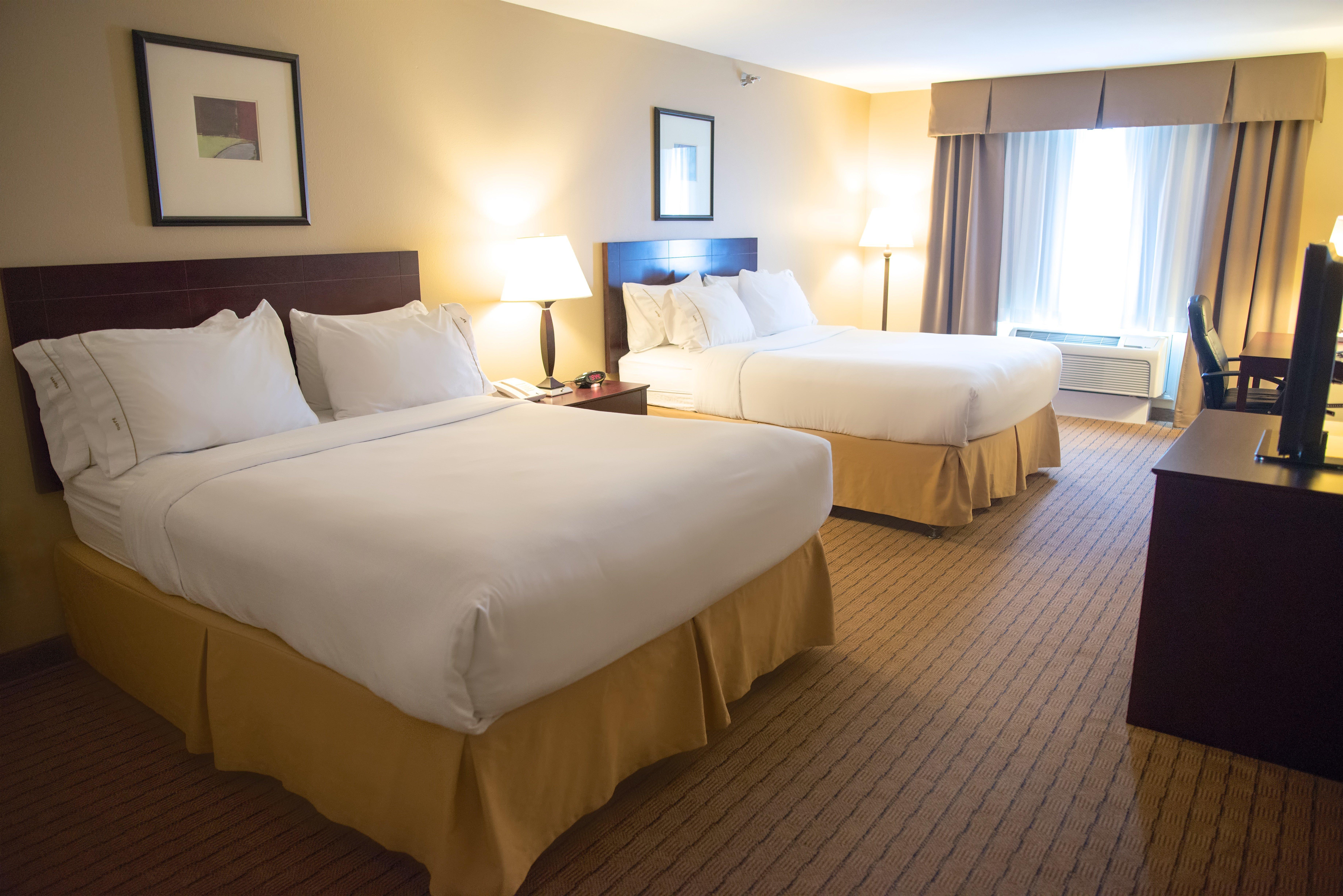 Holiday Inn Express Devils Lake By Ihg Екстериор снимка