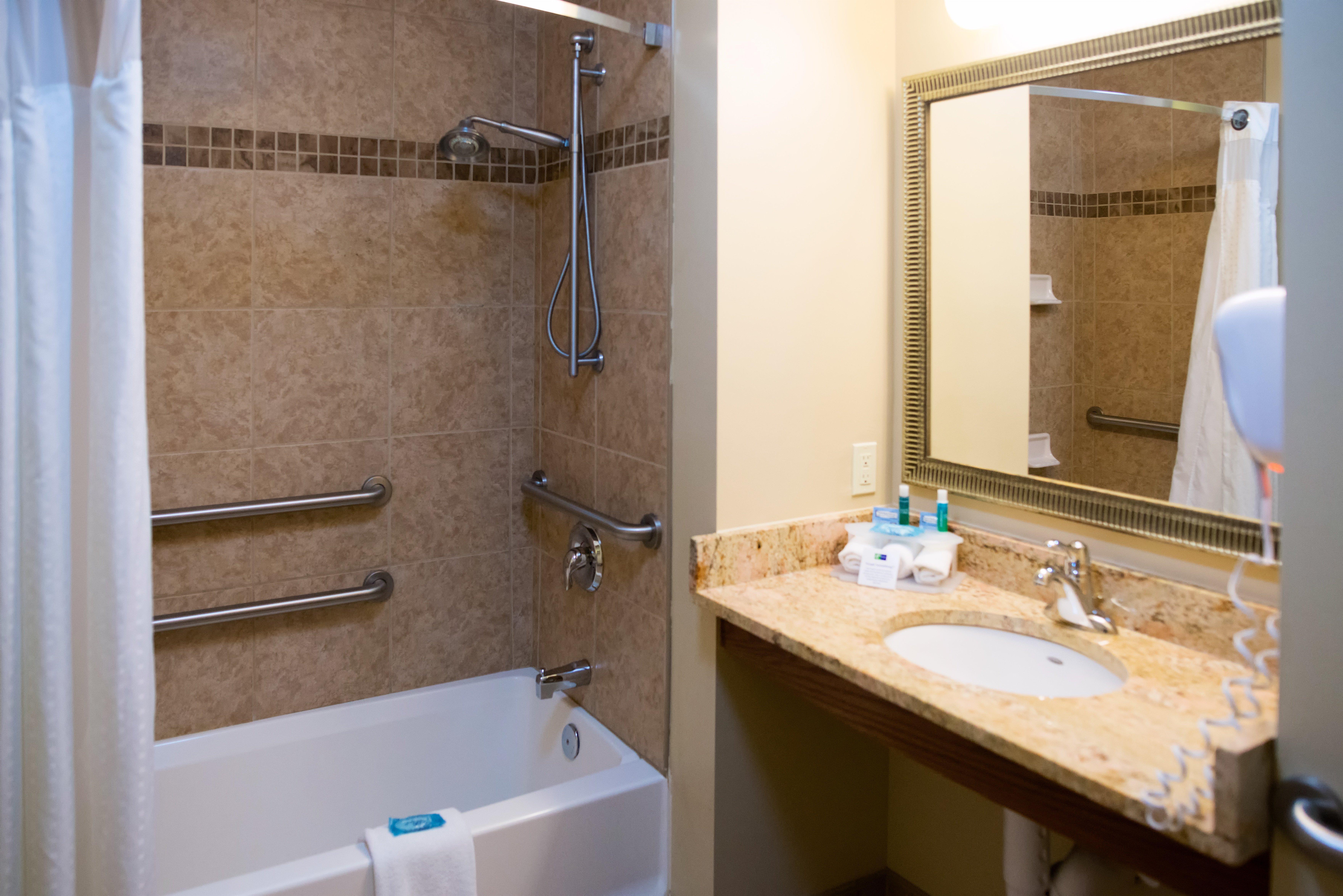 Holiday Inn Express Devils Lake By Ihg Екстериор снимка