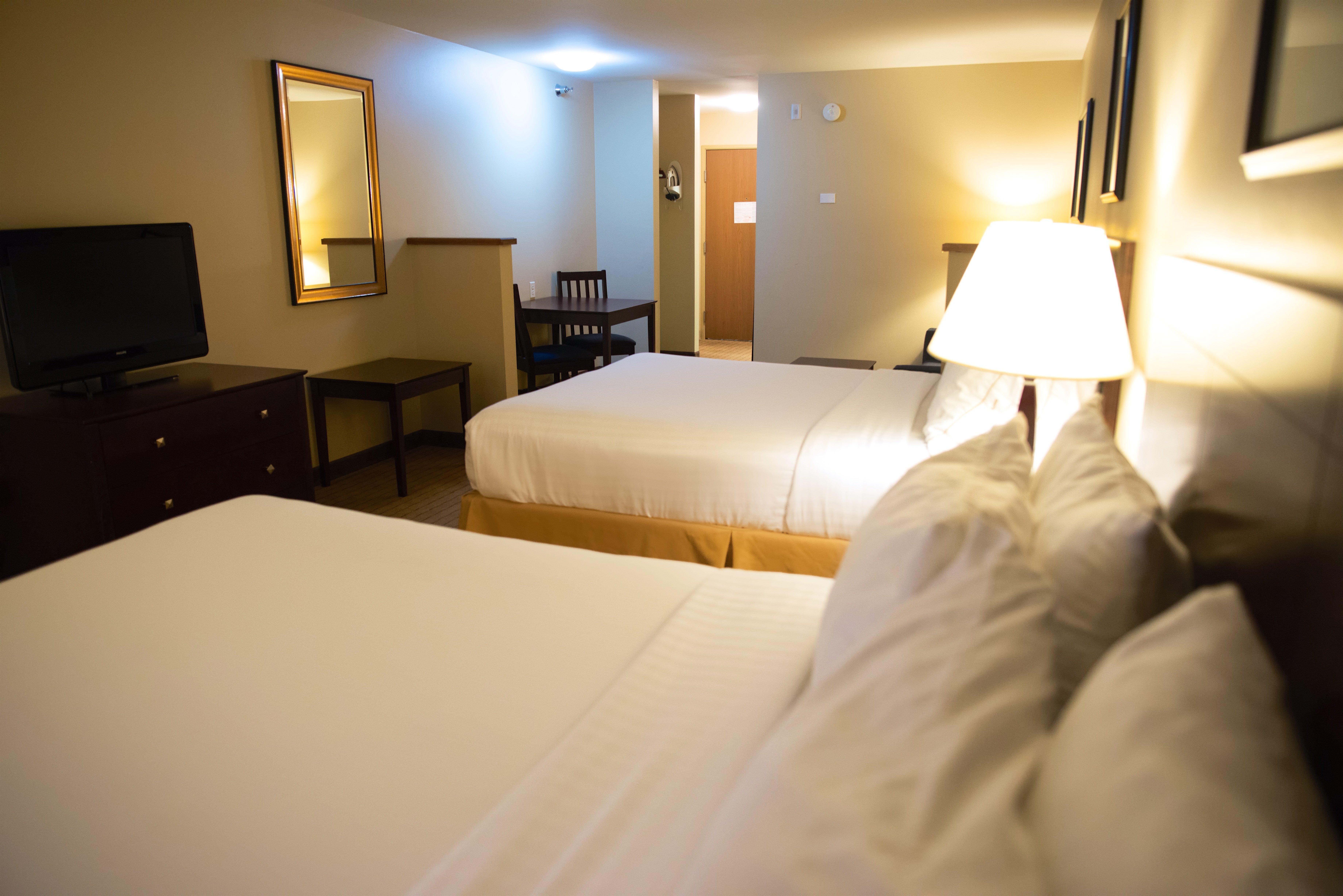 Holiday Inn Express Devils Lake By Ihg Екстериор снимка