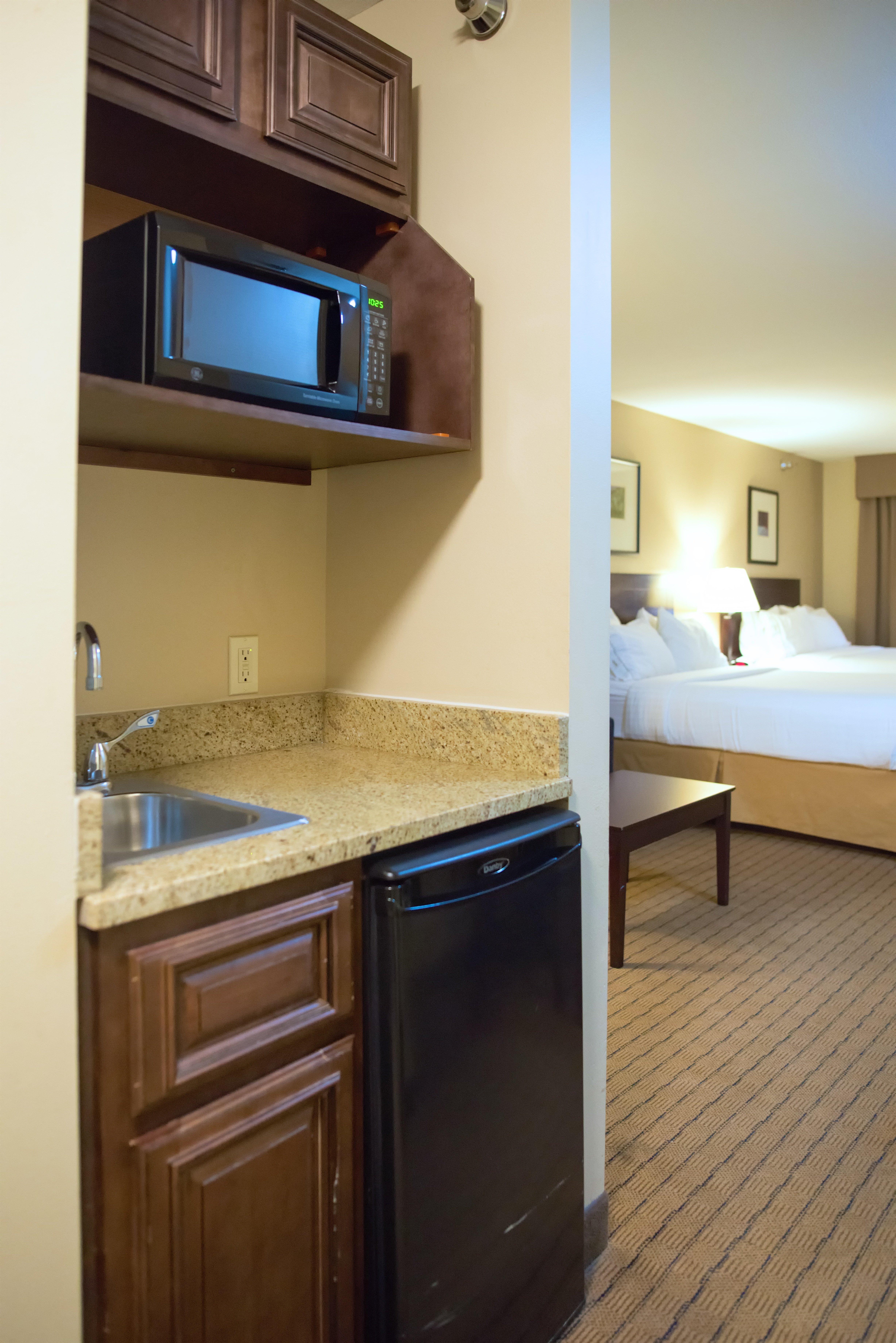 Holiday Inn Express Devils Lake By Ihg Екстериор снимка