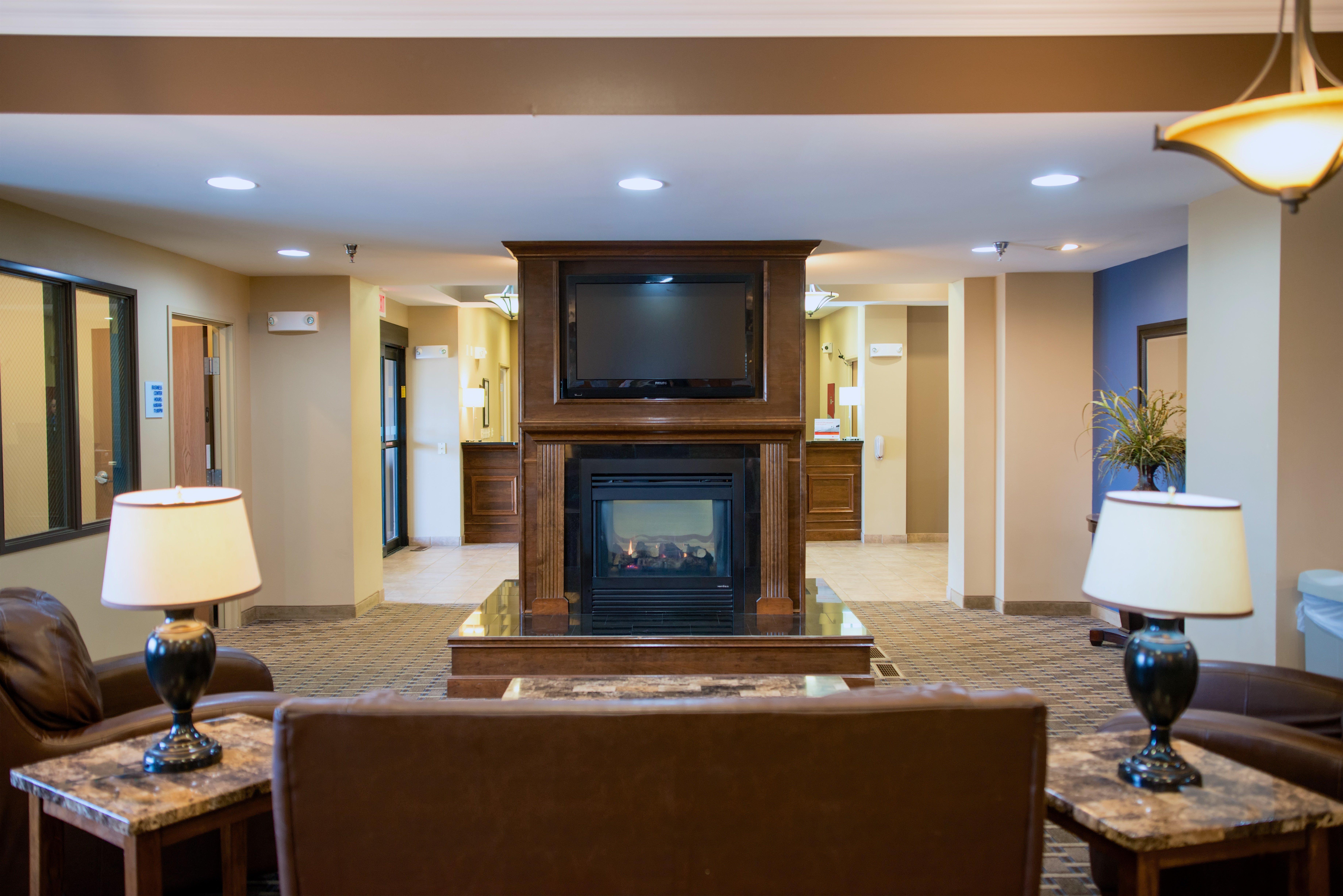 Holiday Inn Express Devils Lake By Ihg Екстериор снимка