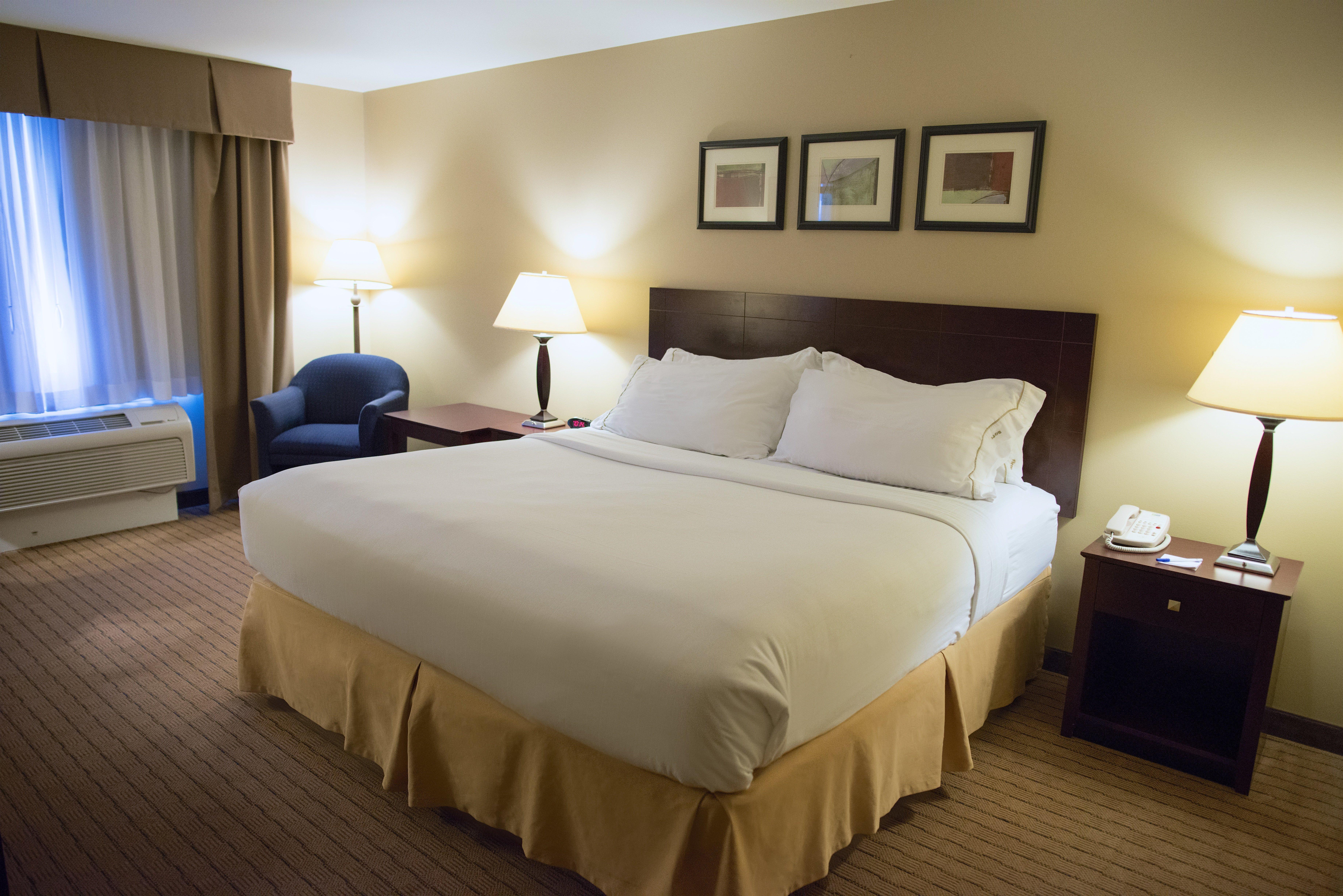 Holiday Inn Express Devils Lake By Ihg Екстериор снимка