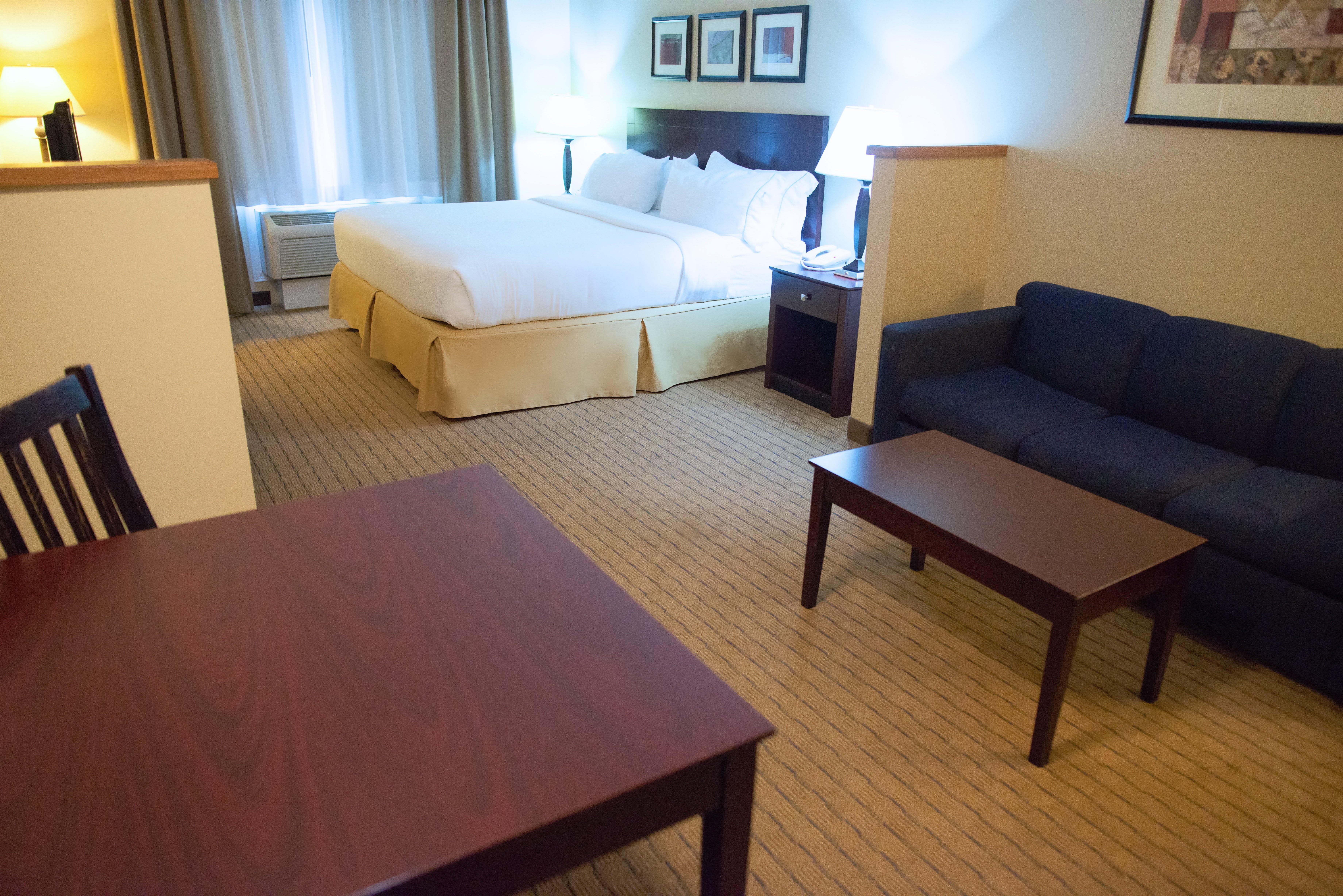 Holiday Inn Express Devils Lake By Ihg Екстериор снимка