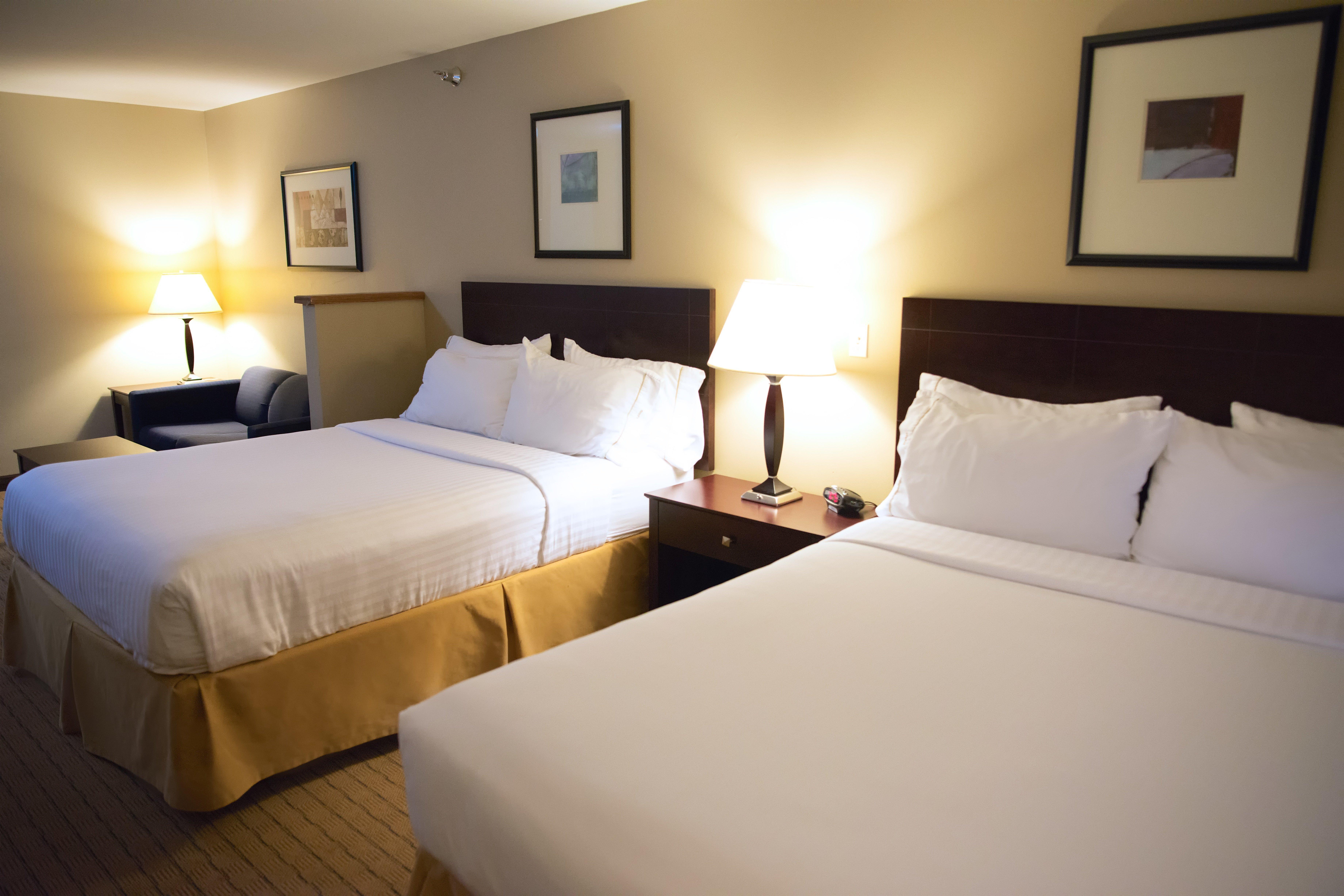 Holiday Inn Express Devils Lake By Ihg Екстериор снимка
