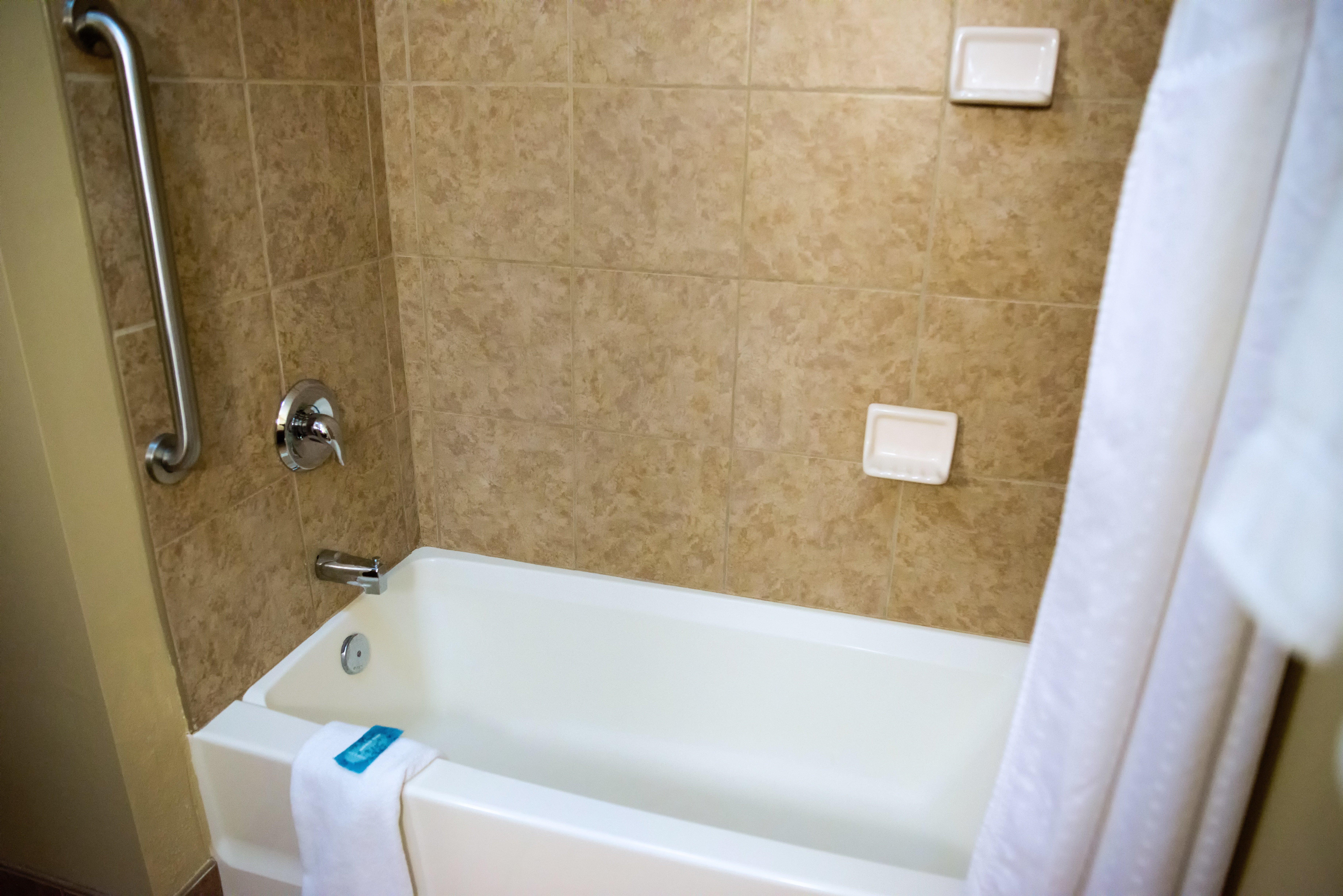 Holiday Inn Express Devils Lake By Ihg Екстериор снимка