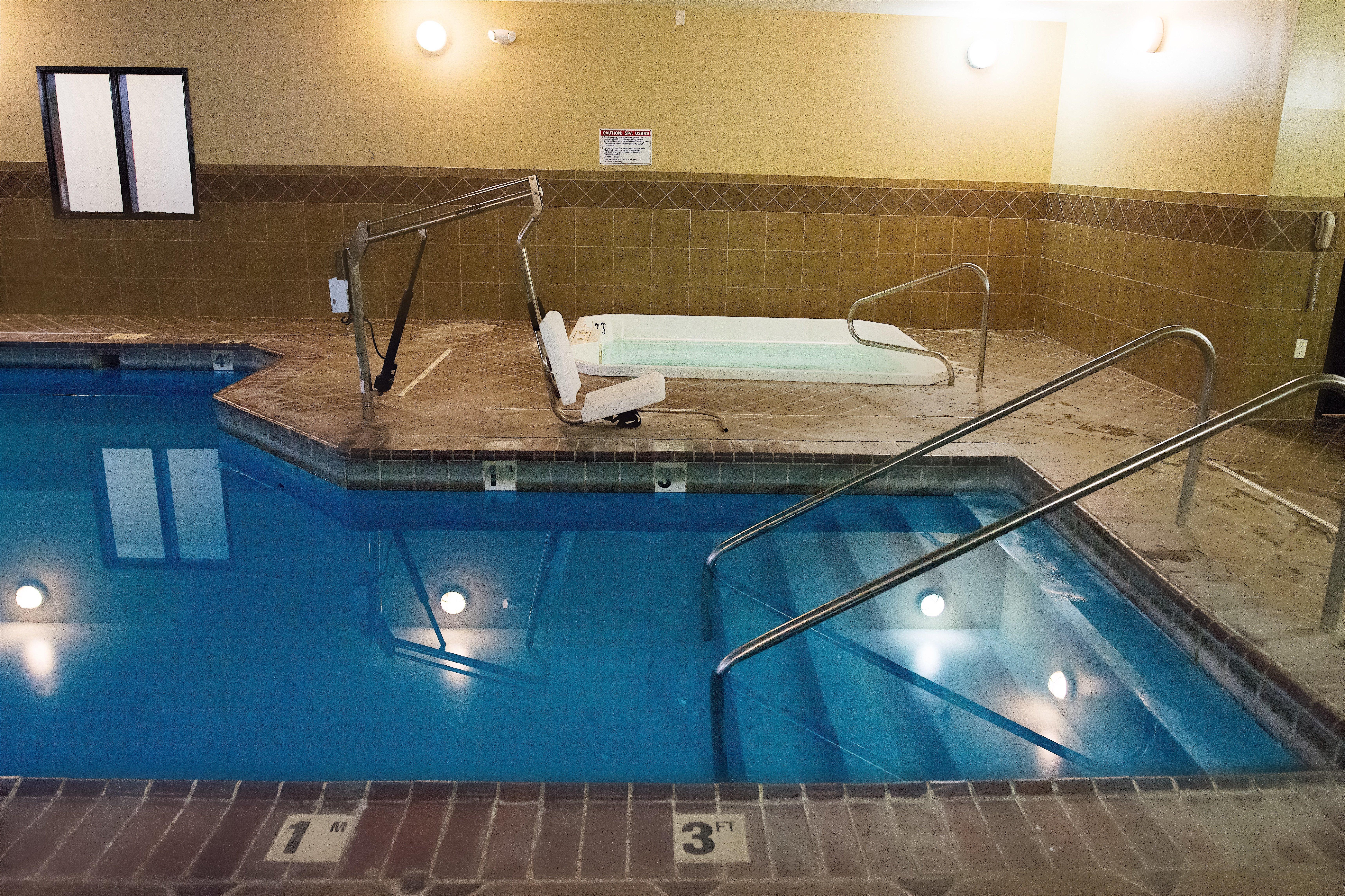 Holiday Inn Express Devils Lake By Ihg Екстериор снимка