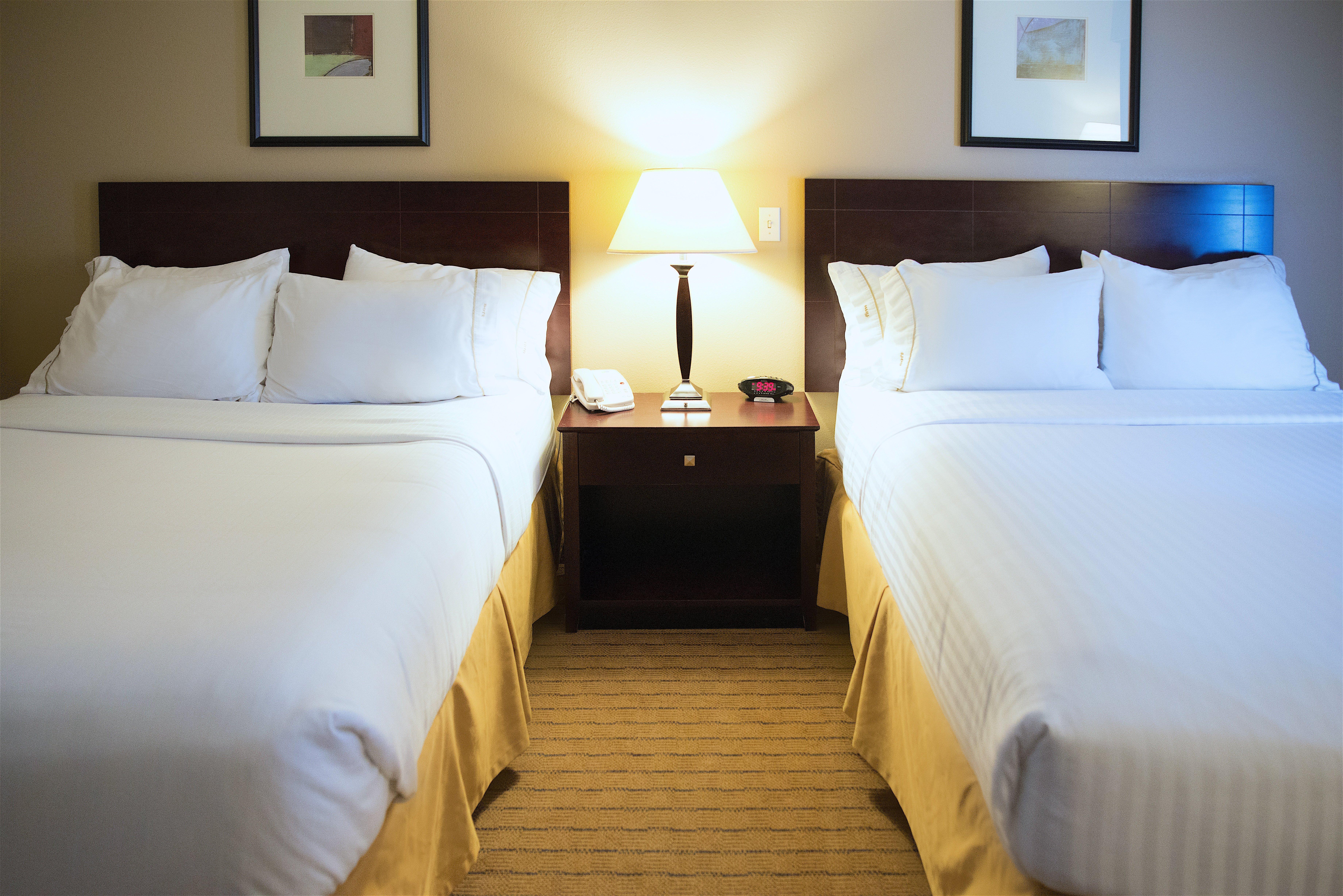 Holiday Inn Express Devils Lake By Ihg Екстериор снимка