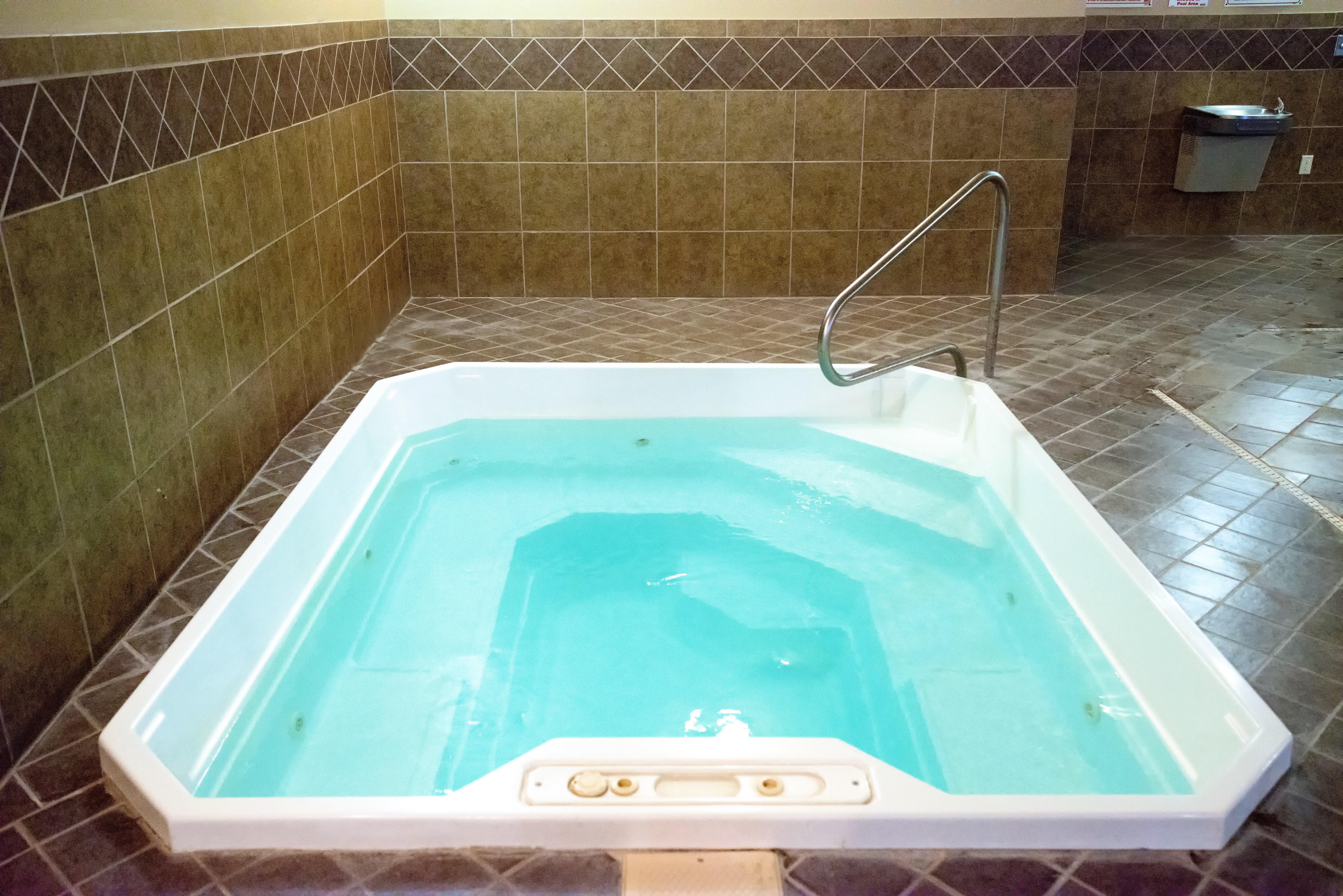 Holiday Inn Express Devils Lake By Ihg Екстериор снимка