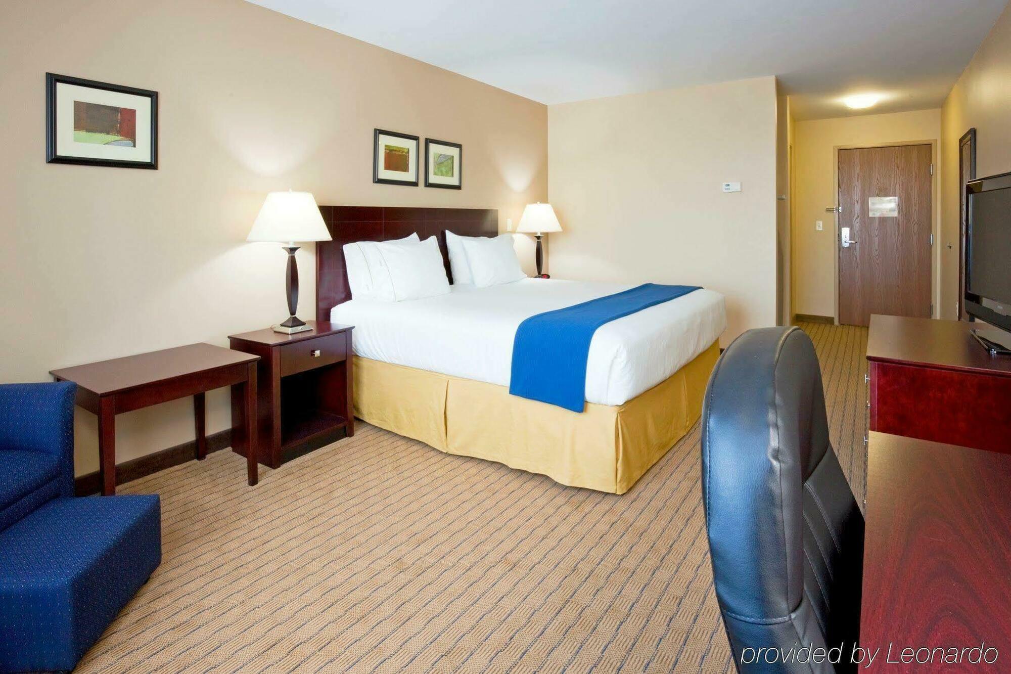 Holiday Inn Express Devils Lake By Ihg Екстериор снимка