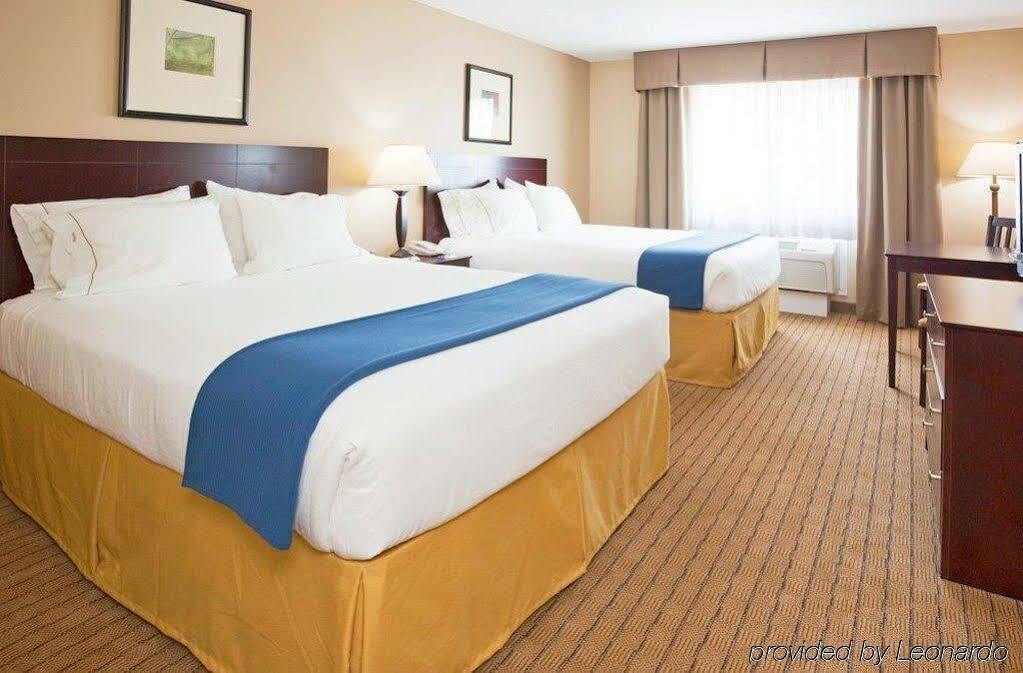 Holiday Inn Express Devils Lake By Ihg Екстериор снимка