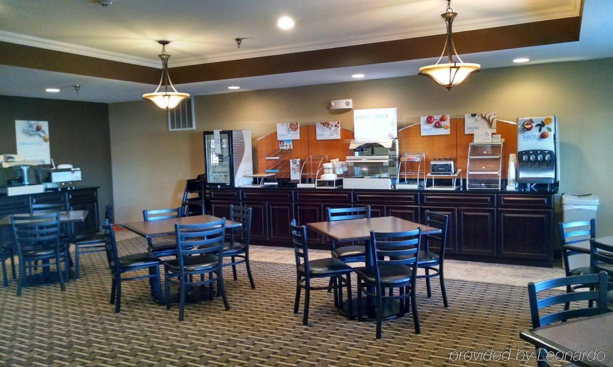 Holiday Inn Express Devils Lake By Ihg Екстериор снимка