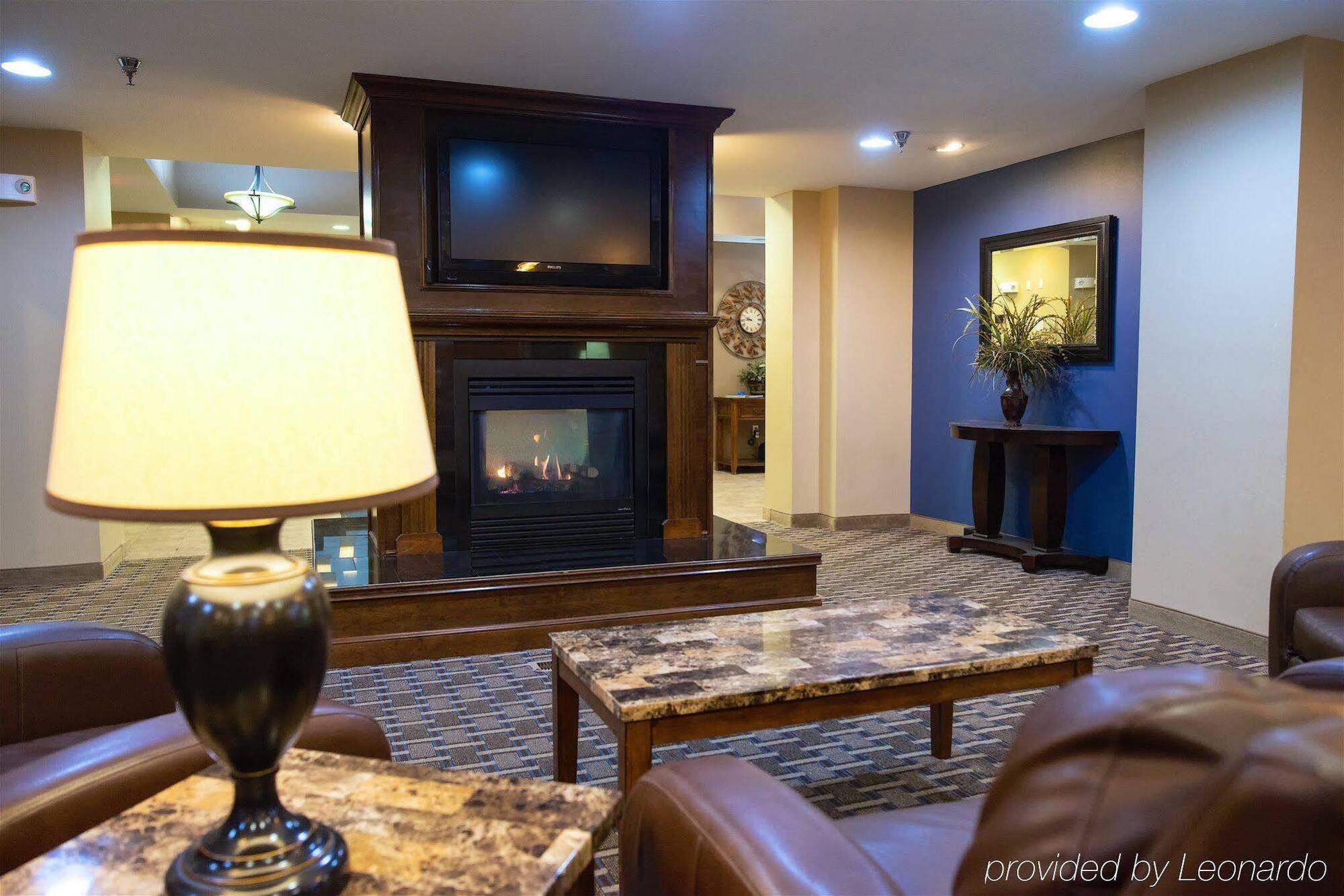 Holiday Inn Express Devils Lake By Ihg Екстериор снимка